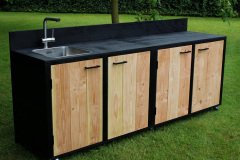 Buitenkeuken met wasbak